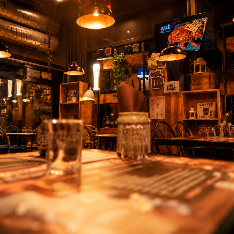 Interno del locale GUT, vista 2